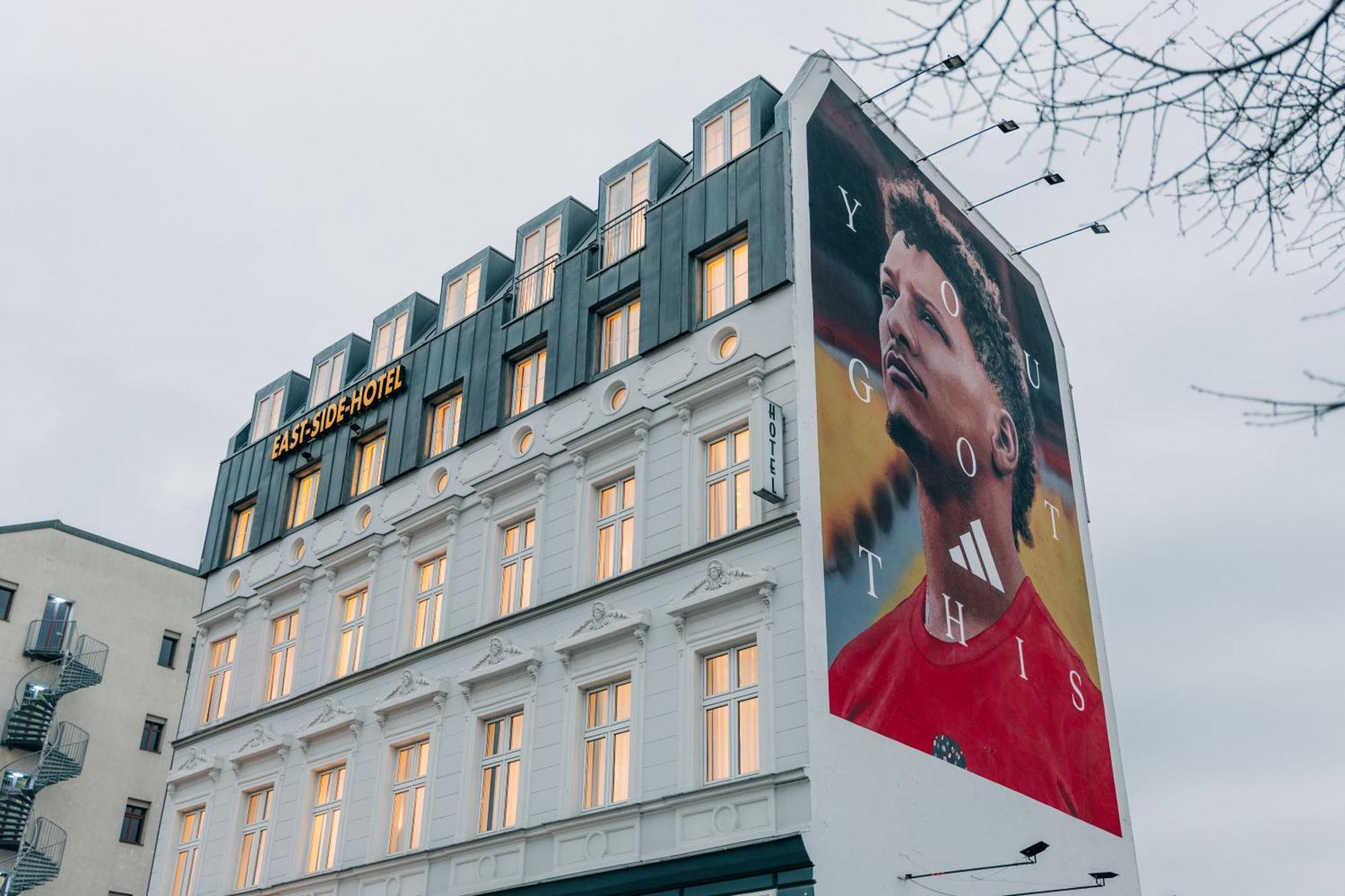 Homaris East Side Hotel Berlin Exterior photo