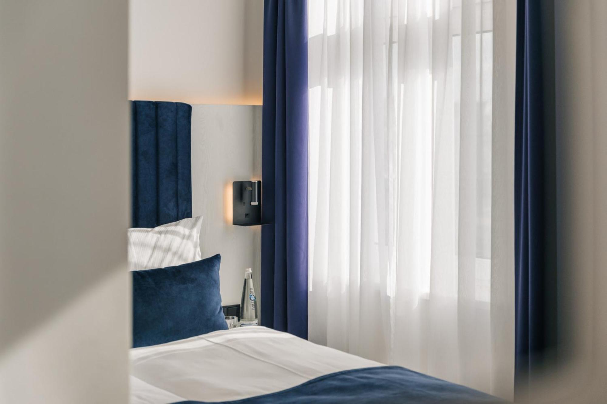 Homaris East Side Hotel Berlin Exterior photo