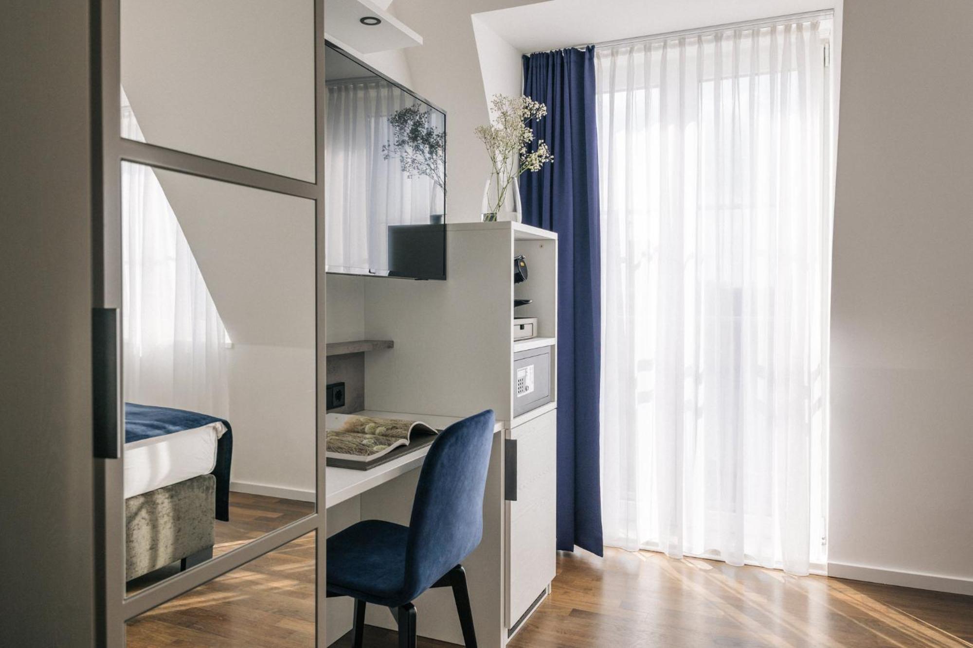 Homaris East Side Hotel Berlin Exterior photo